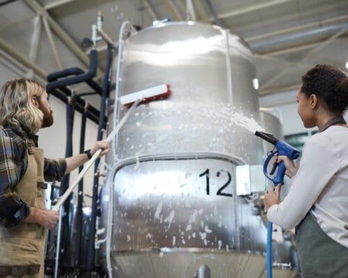 Vệ sinh máy móc thiết bị nhà xưởng